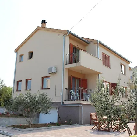 Three Bedroom House Пакоштане