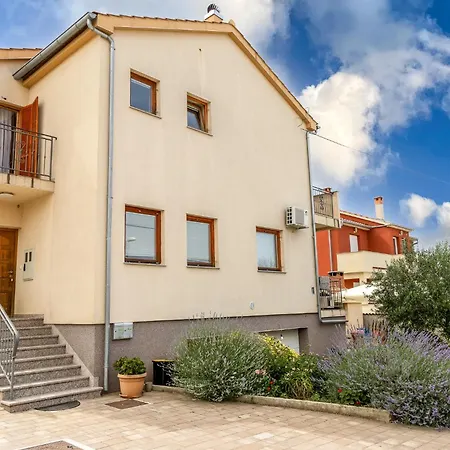 Дом отдыха Three Bedroom House *