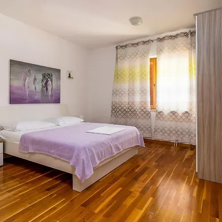 Hébergement de vacances Three Bedroom House *